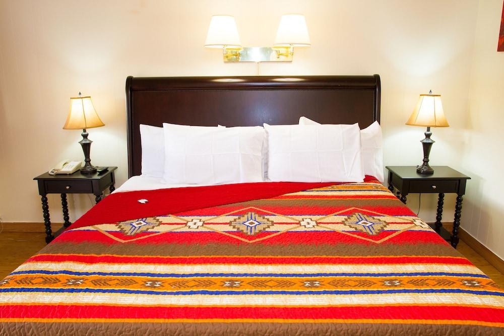 Brad'S Desert Inn Холбрук Экстерьер фото