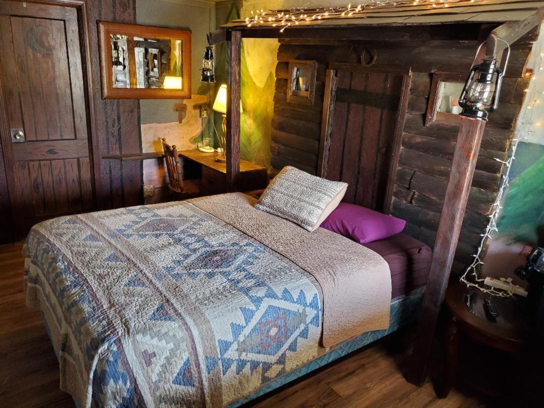 Brad'S Desert Inn Холбрук Экстерьер фото