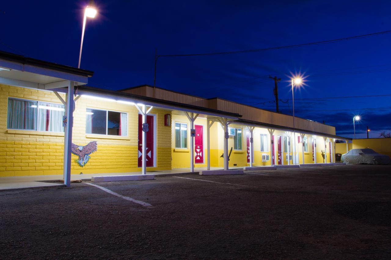 Brad'S Desert Inn Холбрук Экстерьер фото
