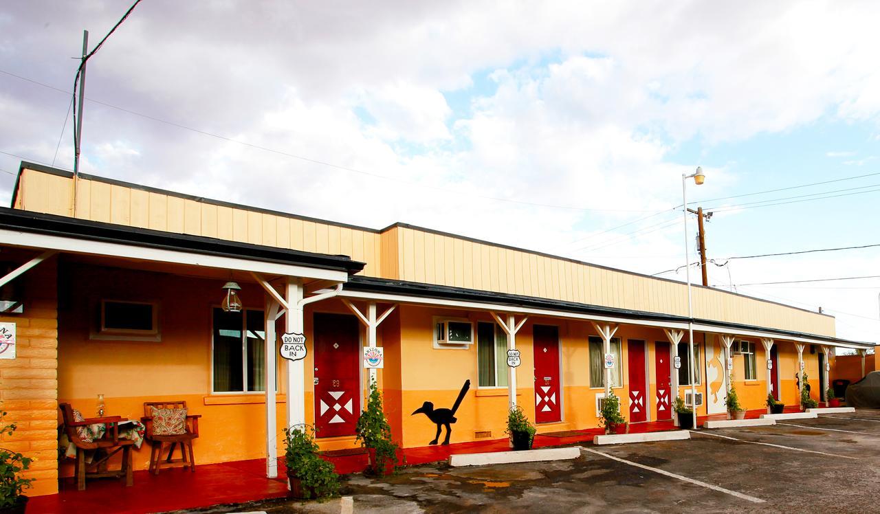Brad'S Desert Inn Холбрук Экстерьер фото
