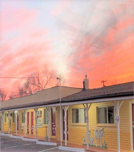 Brad'S Desert Inn Холбрук Экстерьер фото