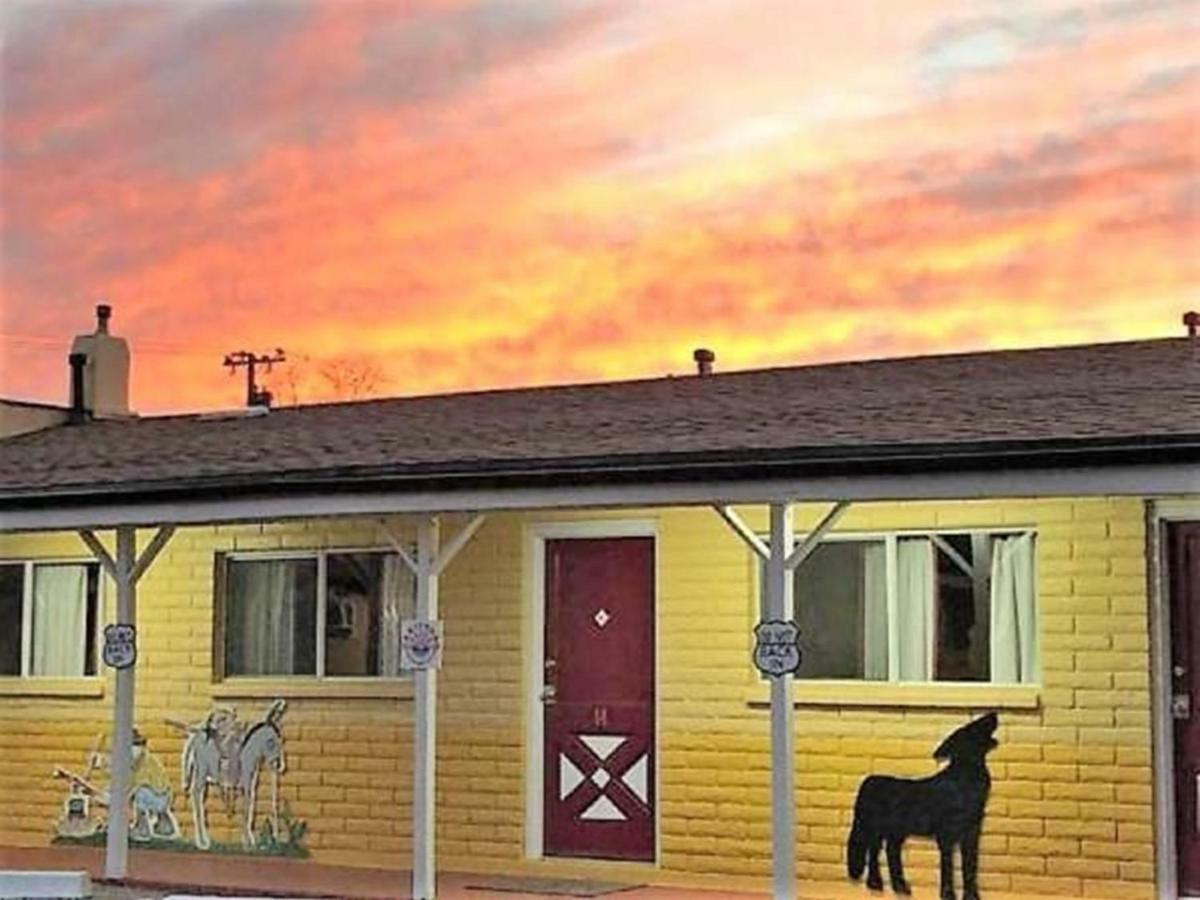 Brad'S Desert Inn Холбрук Экстерьер фото